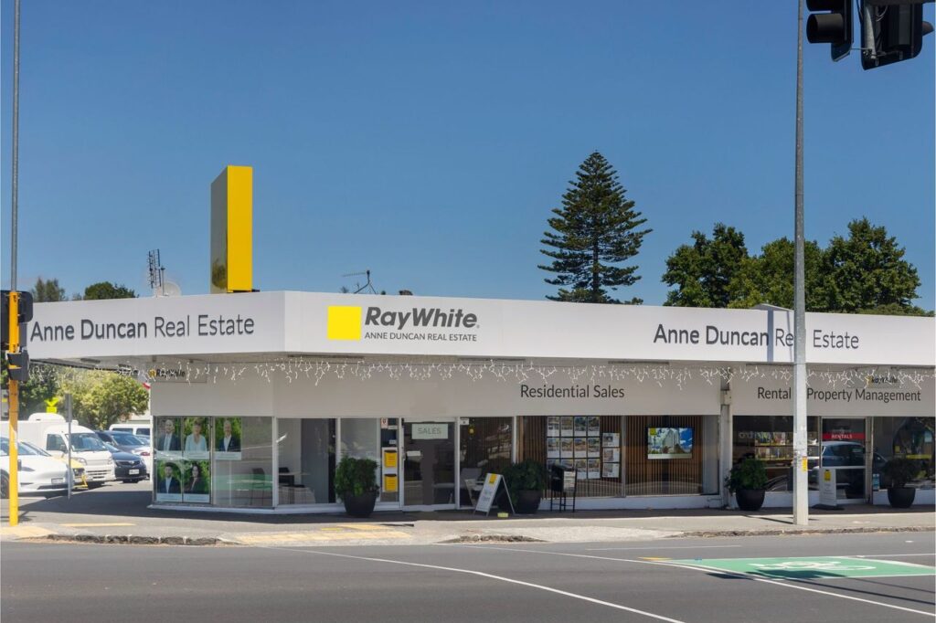 Raywhite